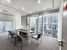 绿地办公室出租 精装5个隔间 全景落地窗朝南看公园 户型方正