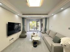 一楼带院 天正现房 精装三居