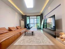 1号线!品质小区,板式南北带车位!儫华装修,对风华,闸实!