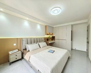 新保师附校 复兴苑 电梯房 豪华装修 三阳面 七千多