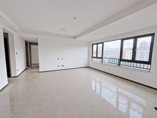 端户急售丶近杨家坪商圈丶川美旁边丶龙湖次新丶精装横厅三房