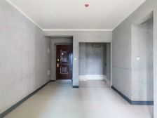 保 天街 轻轨 全看中庭 包安静