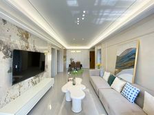 全新装修婚房!出门地铁站,近商圈,配套成熟