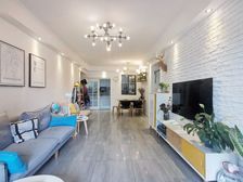 渝中区 和泓江山国际 次新三房 带阳台户型方正 急售 可刀!