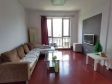 滴水湖馨苑南区,步梯五楼送阁楼。还有车位