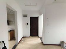 馨苑新天地旁,近大门,5楼带阁楼,带大露台,空间足够大