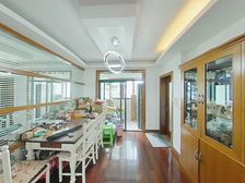 店总力荐好房,电梯南北通两房,带产权车位,精装修,看中可谈!