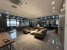 洞泾12号线地铁口花园式办公350平精装带空调隔断大阳台出租