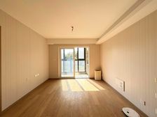 业主新房已定 希望马上交易 电梯中层 精装三房 临港101