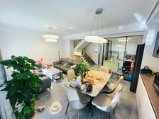 地铁口豪华装修房龄新产权清晰 房东诚心 价格好说