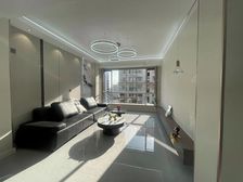 精装好房 有电梯 医疗配套成熟 高楼层采光充足 出行方便