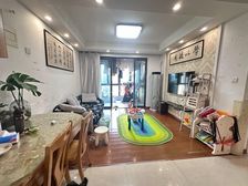 小三房,有车位,南面 排沿河景观,无遮挡采光好,满五无抵压