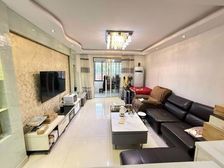 新上 大湾名苑 两房南北通透 精装修 中间楼层 随时看房