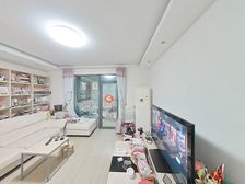 带车位,前后无遮房,位置安静,南北通透,居家装修,诚意出售。