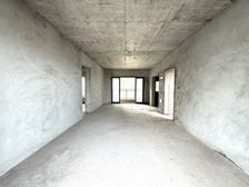 业主蚀本50个 单价6字头 南北对流大3房2卫 望小区园林