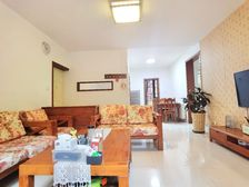 东方明珠东区 1楼 套三双卫带储物间 暖气西南朝向