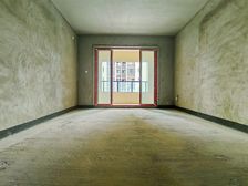 双卫格局 小三居 满二 医疗配套成熟 临地铁 带电梯