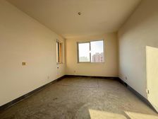 美兰湖地铁口 纯毛坯三房 小区环境好交通便利 南北通透户型正