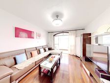 精装修,顶楼复式 带40平露台 还有电梯.户型方正