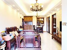 装修非常好,朝南,杨家坪商圈 轻轨房,急售,随时看房