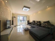 11号线地铁口旁精装修大三房,楼梯中层南北通户型,随时看房