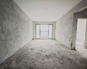 升悦居 南向带入户花园三房二卫 全新毛坯65.8万