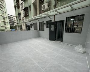 又一露台笋盘!东区 ,瑞峰花园2楼,全新真材实料装修!