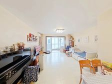 有租赁车位,保利开发洋房社区,三室双卫,全明格局,高。