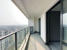 新城栖湖春秋毛坯洋房四房二卫 毛坯单价8千不到有钥匙