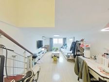 高楼层视野很好,楼上楼下都有卫生间,可以燃气做饭,南北卧室