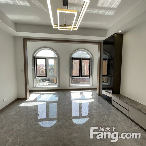 专做香江!北八栋 上叠拼,精装修 首次出租