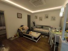 绿地小 公社精装两房 拎包入住 满5年 位置安静 采光充足