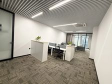 暹岗地铁口 精装1+1格局单位 近万达广场 拎包办公即可