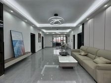 创新子弟!中心南新推全新靓装大三房,有套间,南北一字边楼。