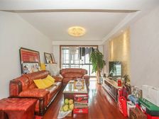 两房朝南,一梯两户,小区中心位置,采光充足,中式风格