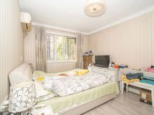 南北小三房,厅朝南,一梯两户,楼层老少皆宜,位置安静采光好