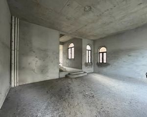 江畔豪庭5室3厅东南