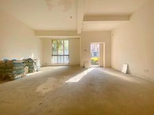 绿地D区 联排中套 纯毛坯 前后敞亮 位置好 价格可谈