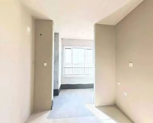 99.8万元精装可拎包入住出行方便 南北通透 近医院 小三居