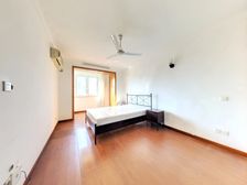 百年淮海中路建在公园里 电梯小2房 价格还可以再谈 诚意出售