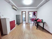 致远拔尖本月已售20套,一梯两户,南北通透,户型方正。