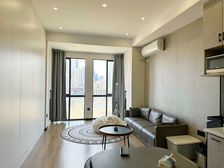 南滨路一线看江小户型住宅 正看解放碑来福士 两江汇夜景美惨了