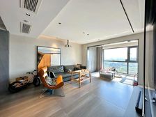 业主着急用钱!六十万装修套四!大客厅千米视野!带地暖!次新房