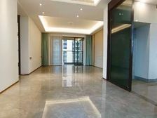 送车位 海德一期次新房 4房2厅3卫双套房设计 中层采光很好