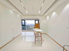 免佣 四代现房 大阳台 首付五千 贵阳一中 三居 中间楼层