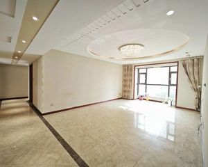 潍京品质高端小区,C位楼栋观景采光,精装修大四室劳斯莱斯户型