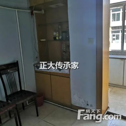 长青街小区 南北通透两居室 月租700元押一付三 看房方便