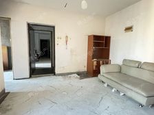 花园中位置!不靠马路,房东诚心卖!欢迎咨询!价可谈!