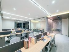 近江地铁口美学立面 电梯口间 全新装修带家具 镂空公区