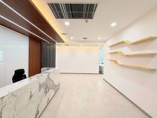 解放碑电梯口丨40工位8隔间丨单独接待区员工区丨双面采光看江